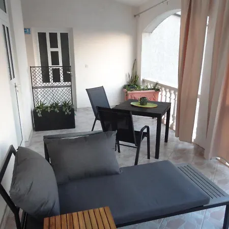 House Ema - With 11 Kw Ev Station Apartamento Duće